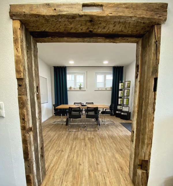 Paar vertraut auf Immobilienmakler