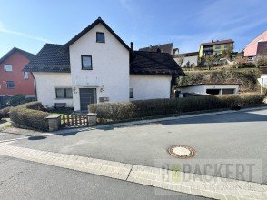 Hauptbild Geräumiges Ein- bis Zweifamilienhaus im Herzen von Untersteinach